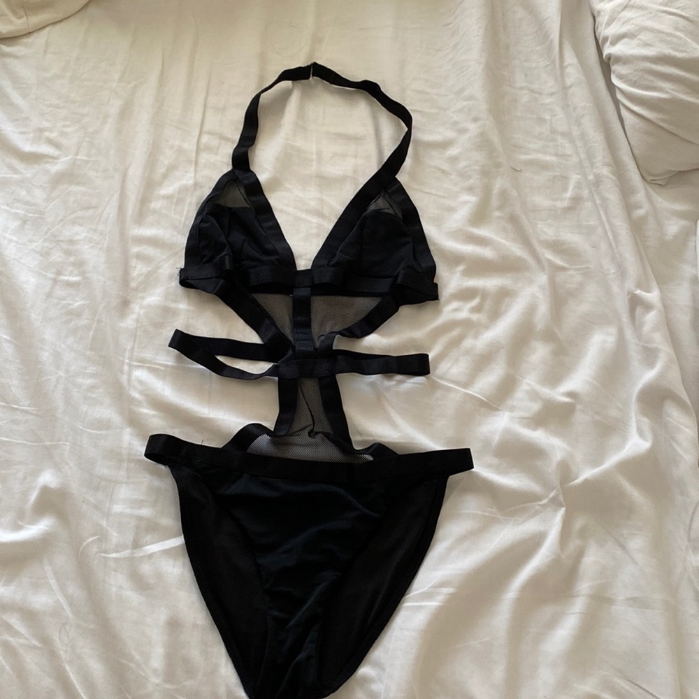 Fashion Nova Black Strappy One-Piece Swimsuit Monokini